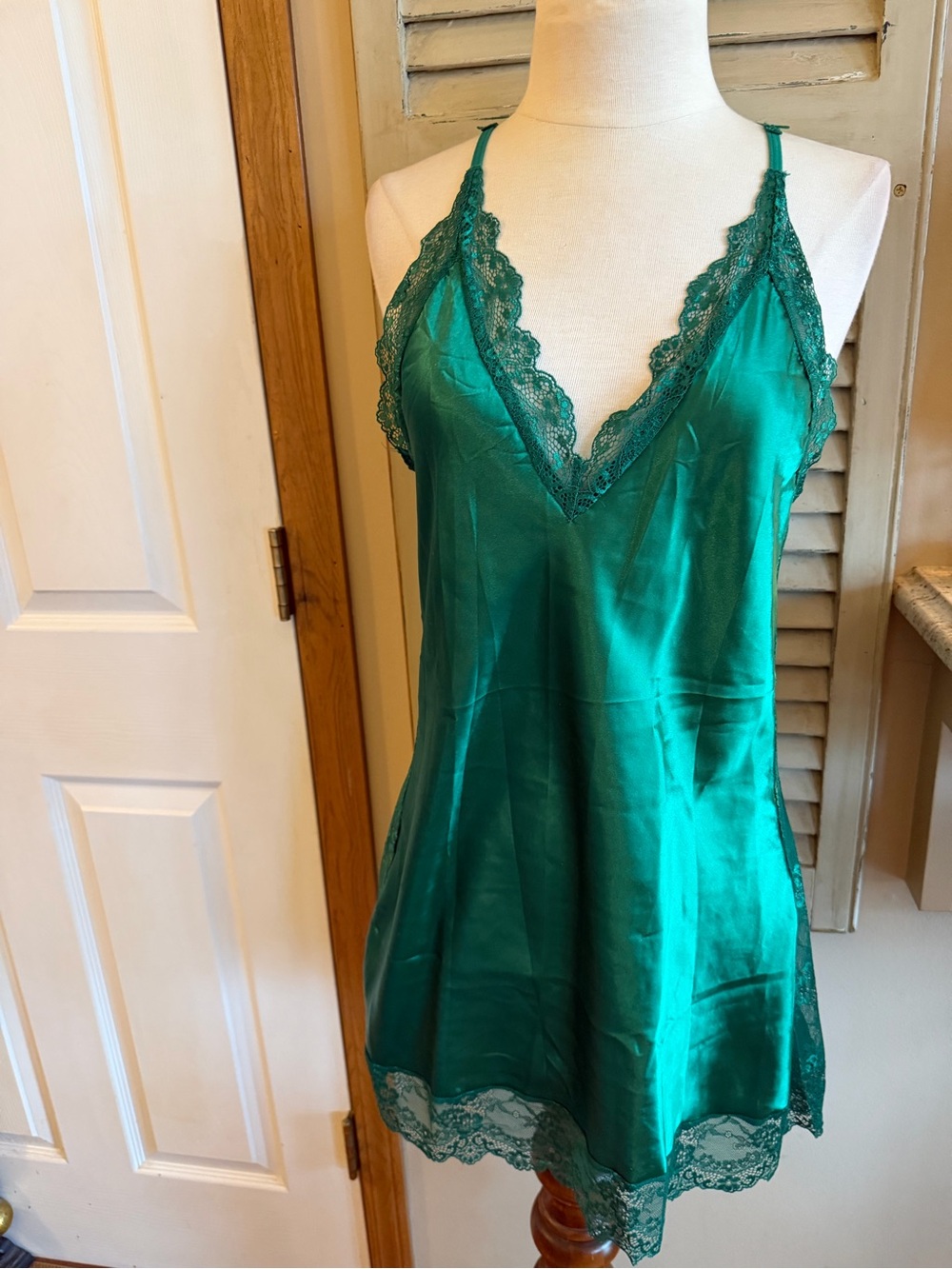 Emerald Green Lace-Trim Satin Chemise with V-Neck